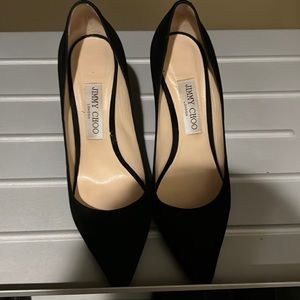 Gently worn Jimmy Choo pumps in black.